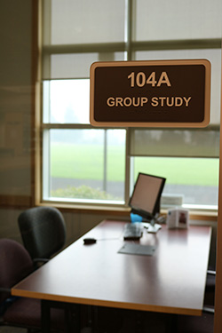 Table and computer in a group study room