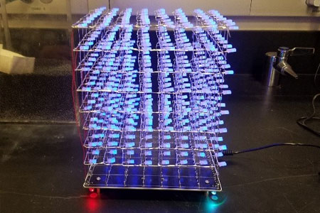 “Illuminated 3D LED cube display used for hands-on physics and electronics learning.